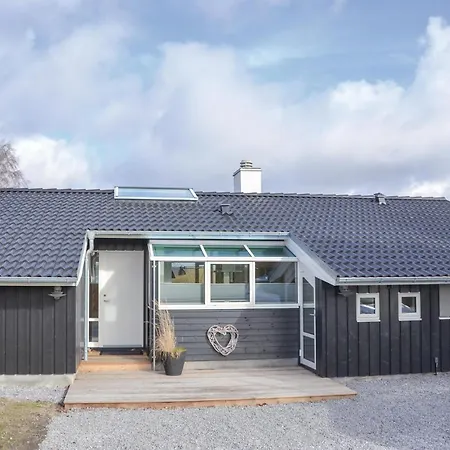 Feriehus Three-bedroom In Jagerspris *