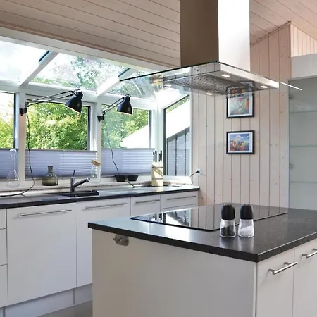 Three-bedroom In Jagerspris Feriehus Jægerspris