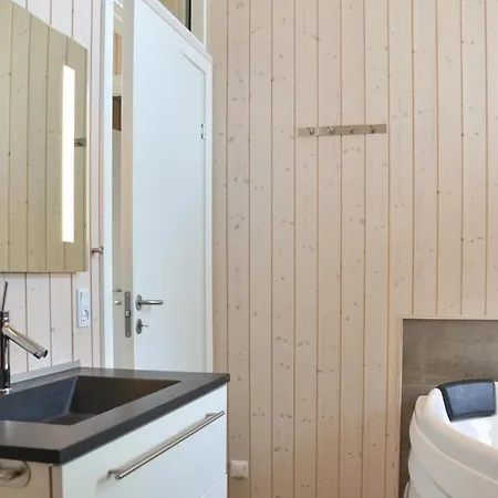 Feriehus Three-bedroom In Jagerspris Jægerspris